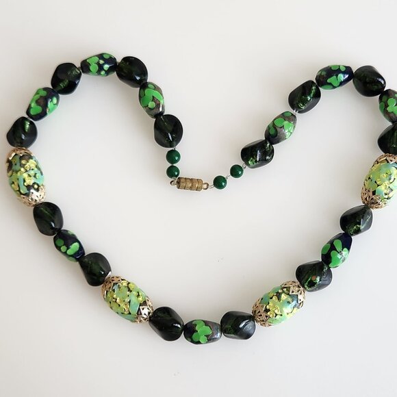 1950-60 -S VINTAGE MURANO?ART GLASS GREEN AND GOLD FOIL DECORATED NECKLACE . - Picture 4 of 6